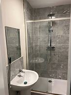 5 Bedroom Cosy Bloxwich Stay - Wifi & Free Parking