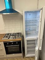 5 Bedroom Cosy Bloxwich Stay - Wifi & Free Parking