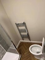 5 Bedroom Cosy Bloxwich Stay - Wifi & Free Parking