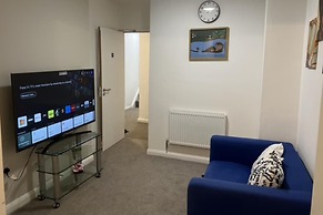 5 Bedroom Cosy Bloxwich Stay - Wifi & Free Parking