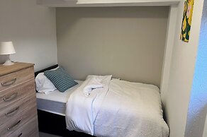 5 Bedroom Cosy Bloxwich Stay - Wifi & Free Parking