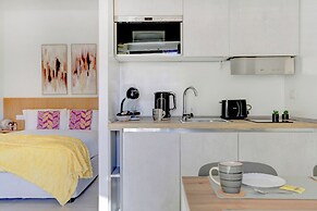 Vatican Loft with Balcony -Home and More