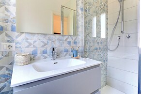 Vatican Loft with Balcony -Home and More