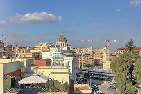 Vatican Loft with Balcony -Home and More