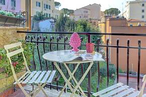 Vatican Loft with Balcony -Home and More