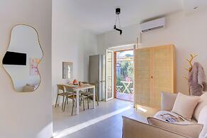 Vatican Loft with Balcony -Home and More