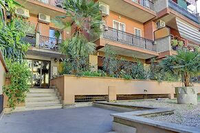 Vatican Loft with Balcony -Home and More