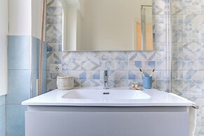 Vatican Loft with Balcony -Home and More