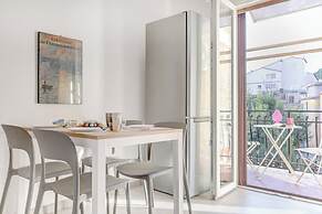 Vatican Loft with Balcony -Home and More