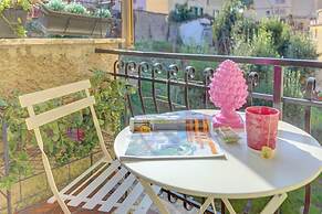 Vatican Loft with Balcony -Home and More