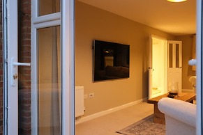 Bicester Villa - 6 Bed - Sleeps 14