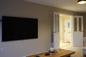 Bicester Villa - 6 Bed - Sleeps 14