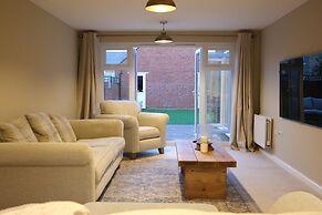 Bicester Villa - 6 Bed - Sleeps 14