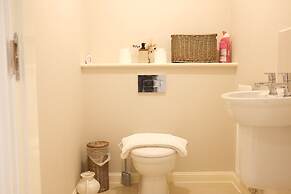 Bicester Villa - 6 Bed - Sleeps 14