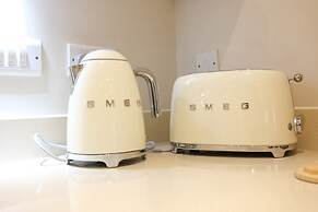 Bicester Villa - 6 Bed - Sleeps 14