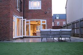 Bicester Villa - 6 Bed - Sleeps 14