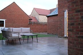 Bicester Villa - 6 Bed - Sleeps 14