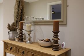 Bicester Villa - 6 Bed - Sleeps 14