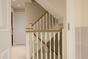 Bicester Villa - 6 Bed - Sleeps 14