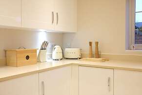 Bicester Villa - 6 Bed - Sleeps 14