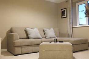 Bicester Villa - 6 Bed - Sleeps 14