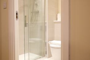 Bicester Villa - 6 Bed - Sleeps 14