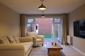 Bicester Villa - 6 Bed - Sleeps 14