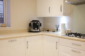 Bicester Villa - 6 Bed - Sleeps 14