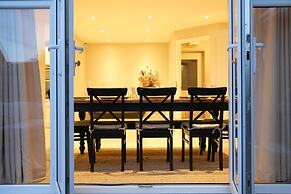 Bicester Villa - 6 Bed - Sleeps 14