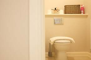 Bicester Villa - 6 Bed - Sleeps 14