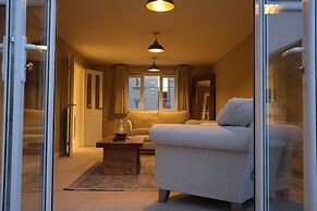 Bicester Villa - 6 Bed - Sleeps 14