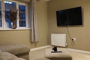 Bicester Villa - 6 Bed - Sleeps 14