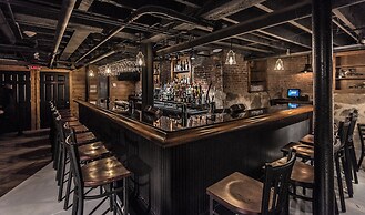 The Glen Cove Hotel & Restaurant