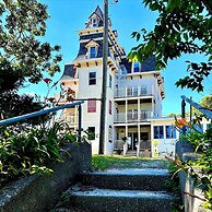 The Glen Cove Hotel & Restaurant