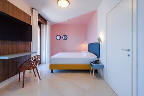 La Vista Postcard Hotel