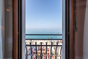 La Vista Postcard Hotel