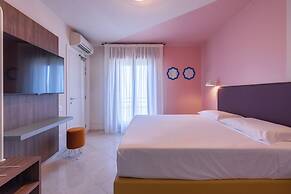 La Vista Postcard Hotel