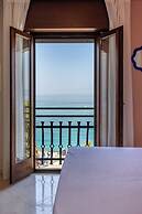 La Vista Postcard Hotel