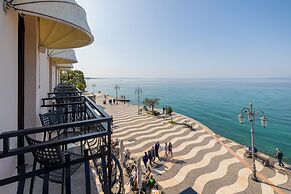 La Vista Postcard Hotel