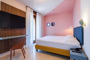 La Vista Postcard Hotel