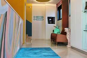 La Vista Postcard Hotel