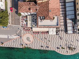 La Vista Postcard Hotel