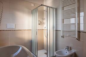 La Vista Postcard Hotel