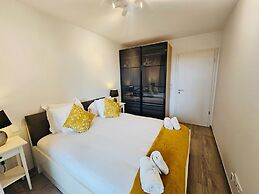 Serene 2 bedroom flat with terrace