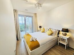 Serene 2 bedroom flat with terrace