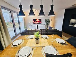 Serene 2 bedroom flat with terrace