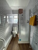 Sheffield's 3BR Retreat