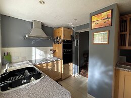 Sheffield's 3BR Retreat