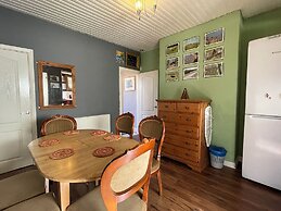 Sheffield's 3BR Retreat