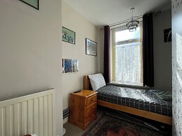 Sheffield's 3BR Retreat